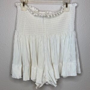 QUEEN OF SPARKLES White/Cream Iridescent Ruffled‎ Pleated Swing Shorts - medium